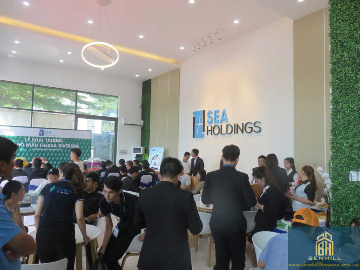 Văn Phòng Làm Việc đông đúc Của Seaholdings